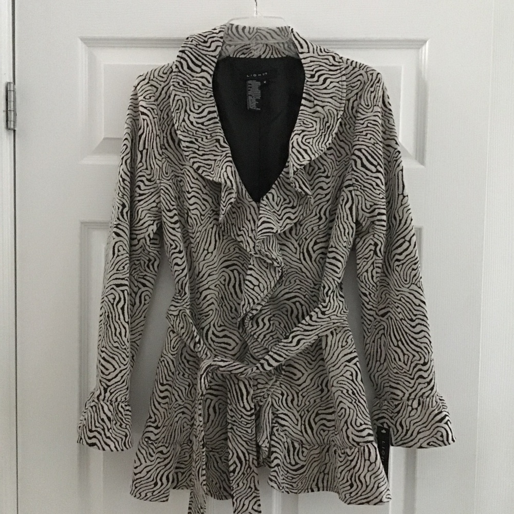 Light black/ivory short coat with a matching belt size M